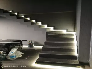 Led ışıklı alüminyum süpürgelik